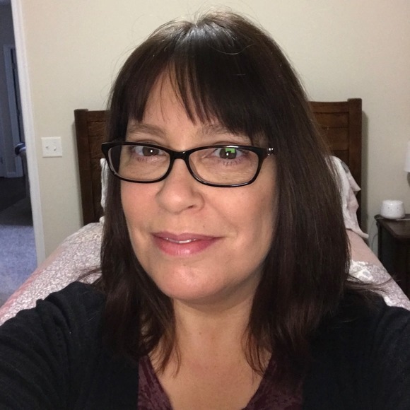 Meet your Posher, Beth - Picture 1 of 1